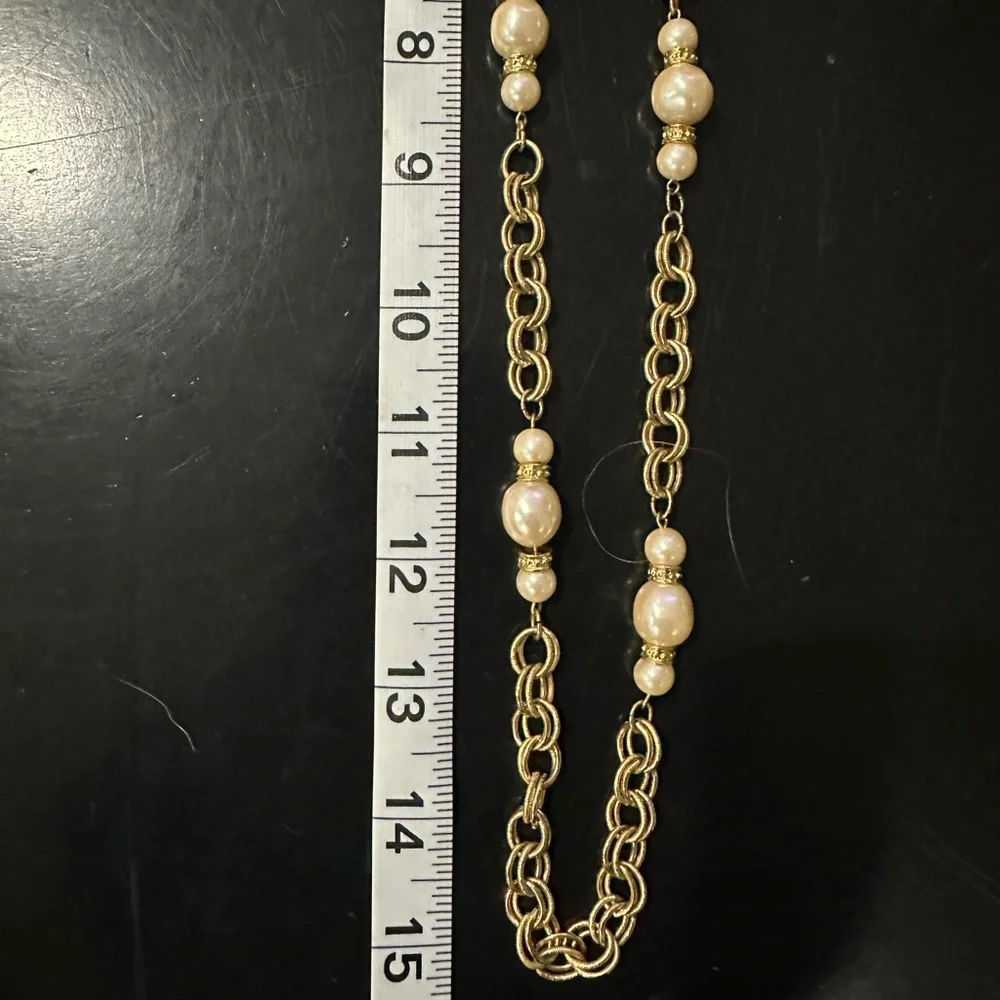 Gold tone Pearl and chain link necklace - Picture 2 of 3